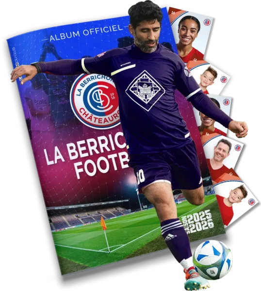 album-vignettes-club-football Joueur de football posant devant un album de vignettes personnalisé du club