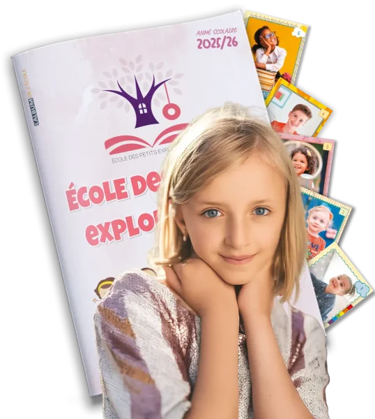 album-vignettes-ecole Jeune élève posant devant un album de vignettes personnalisé pour l’école
